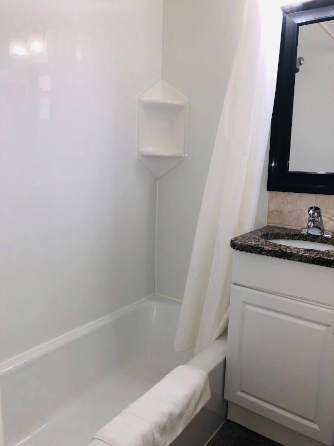 Perth Plaza Inn & Suites エクステリア 写真