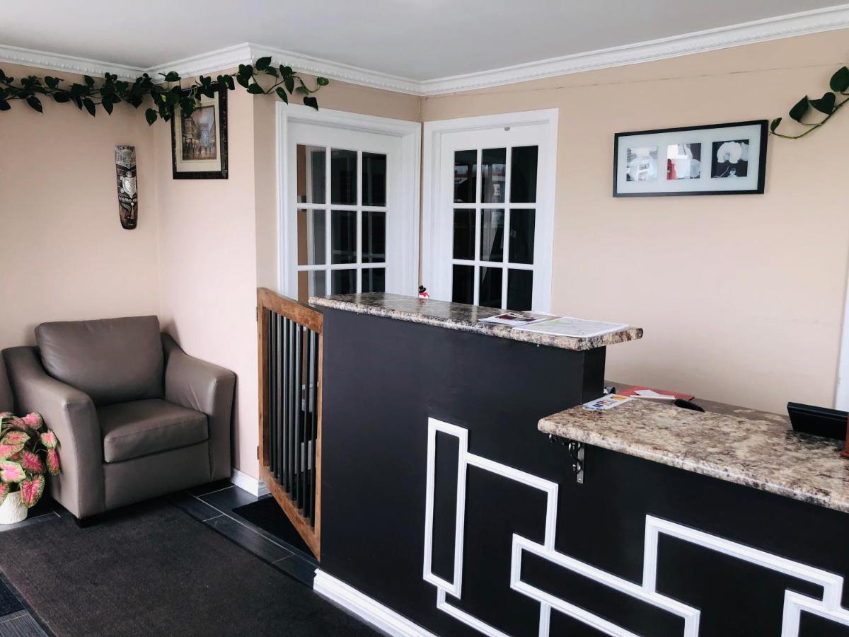 Perth Plaza Inn & Suites エクステリア 写真