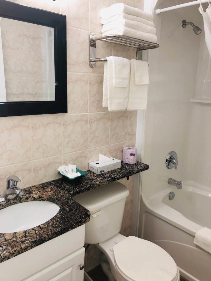 Perth Plaza Inn & Suites エクステリア 写真