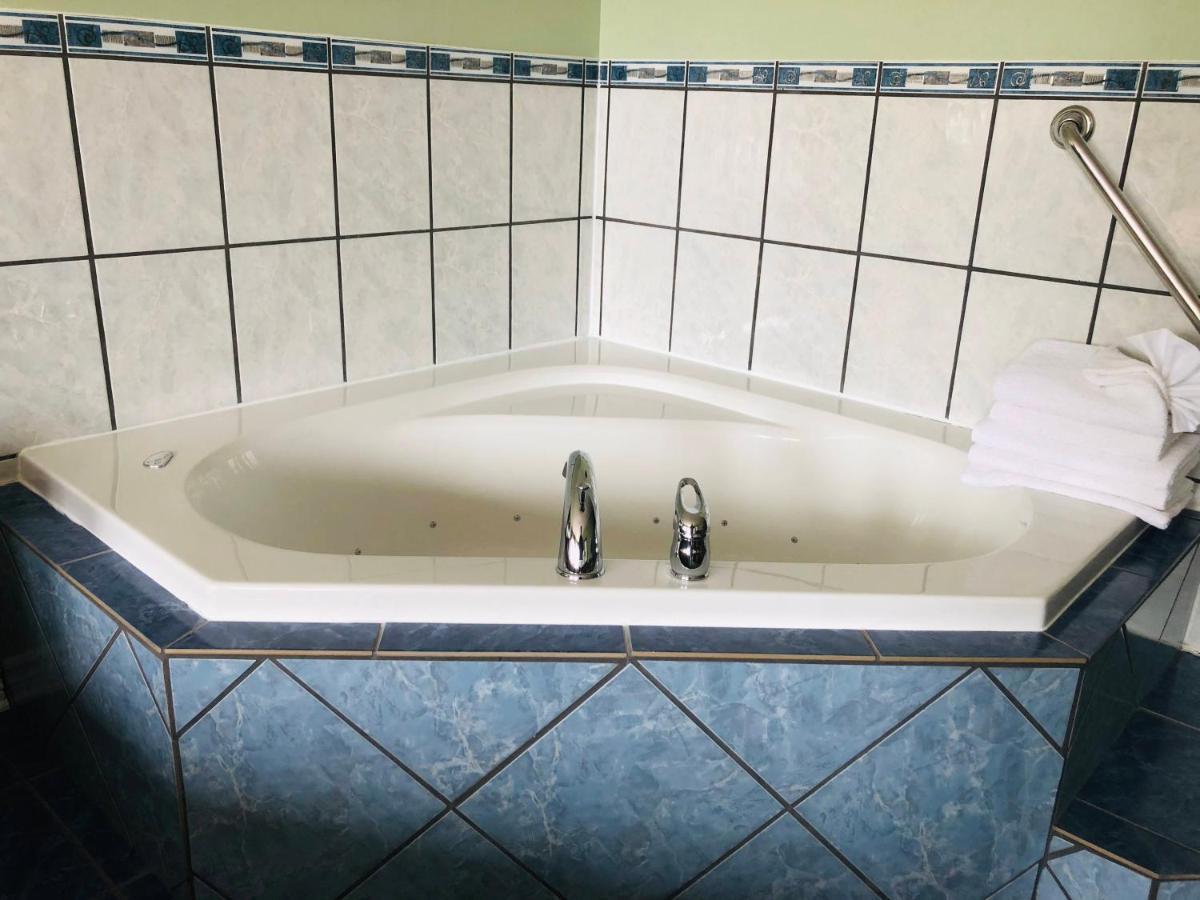 Perth Plaza Inn & Suites エクステリア 写真