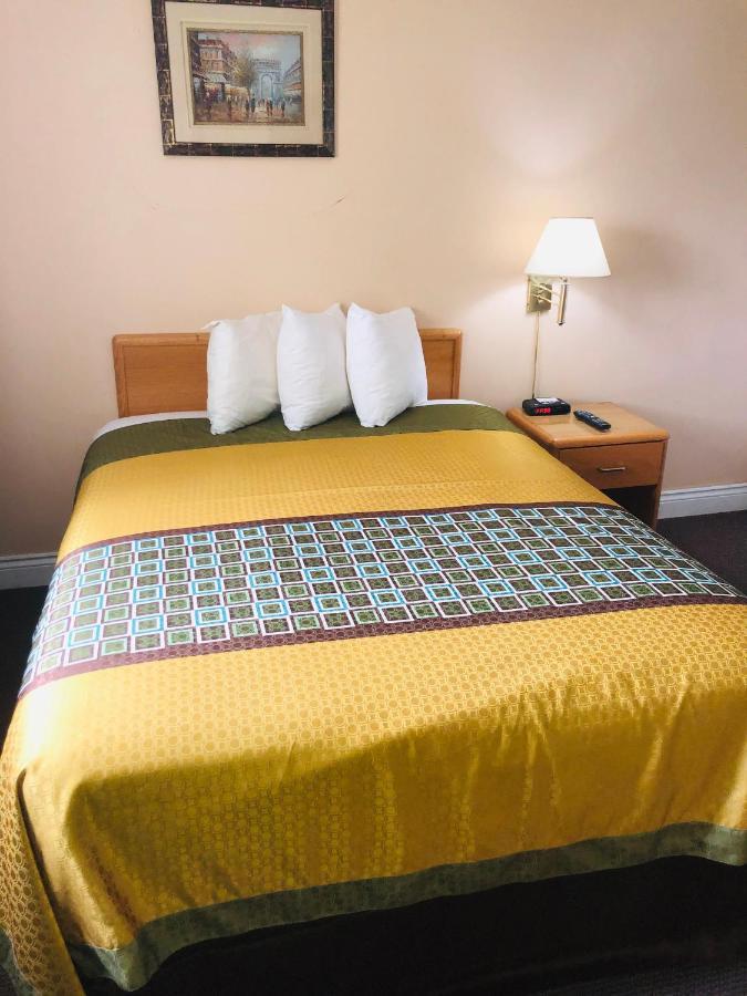 Perth Plaza Inn & Suites エクステリア 写真