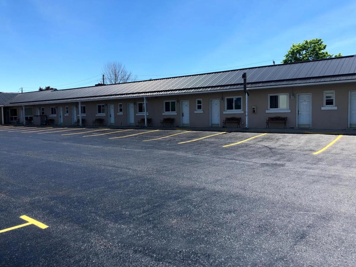Perth Plaza Inn & Suites エクステリア 写真