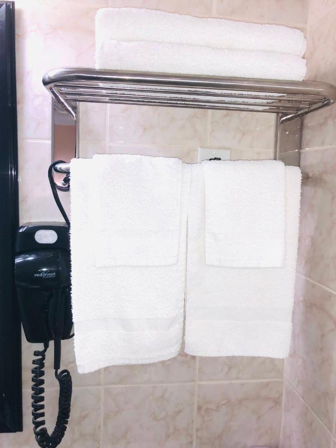 Perth Plaza Inn & Suites エクステリア 写真