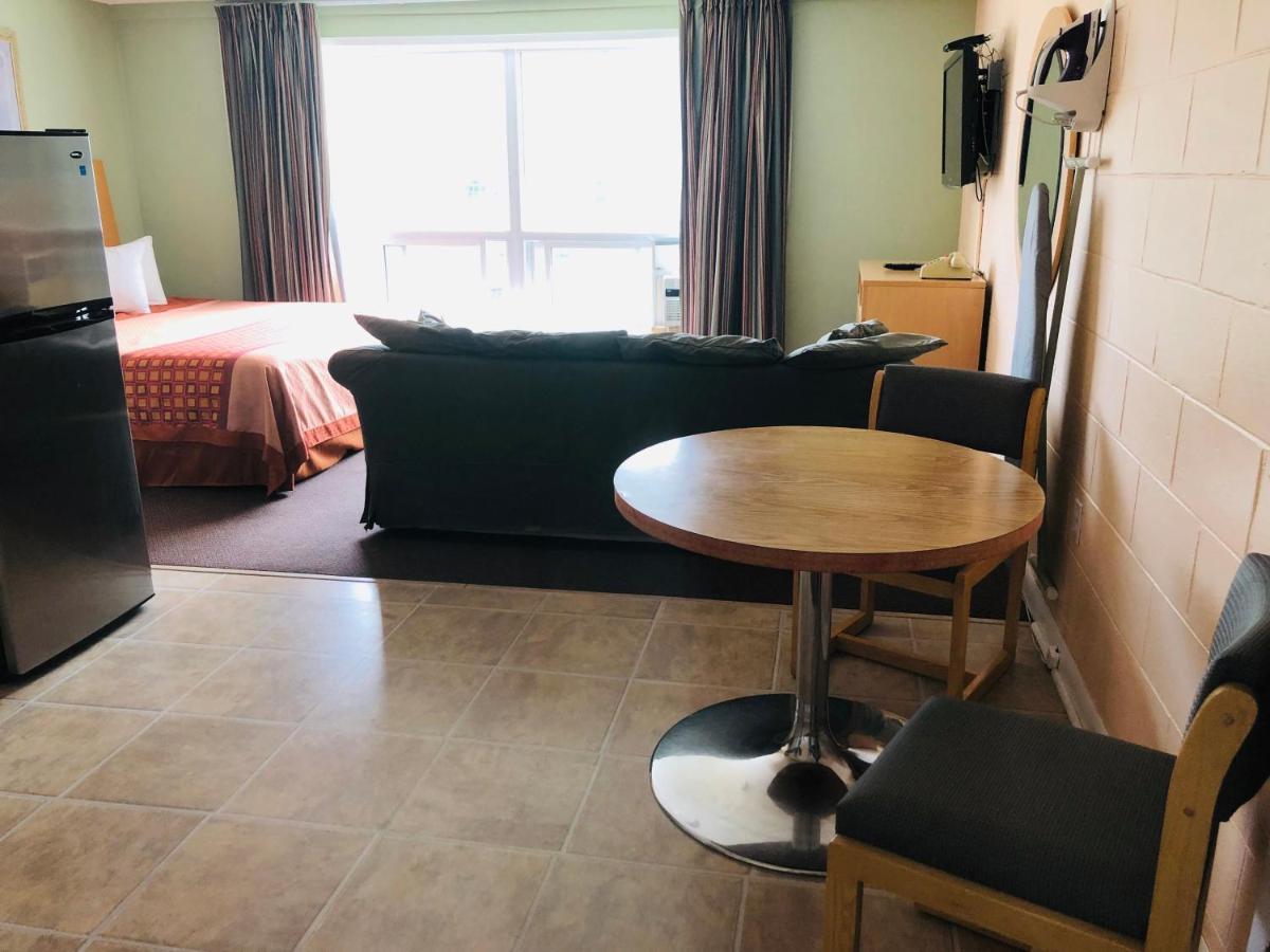 Perth Plaza Inn & Suites エクステリア 写真