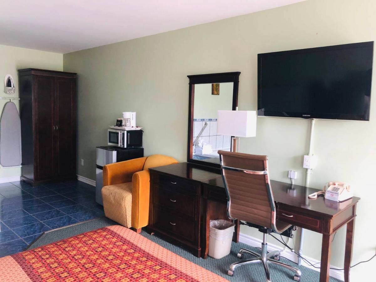 Perth Plaza Inn & Suites エクステリア 写真