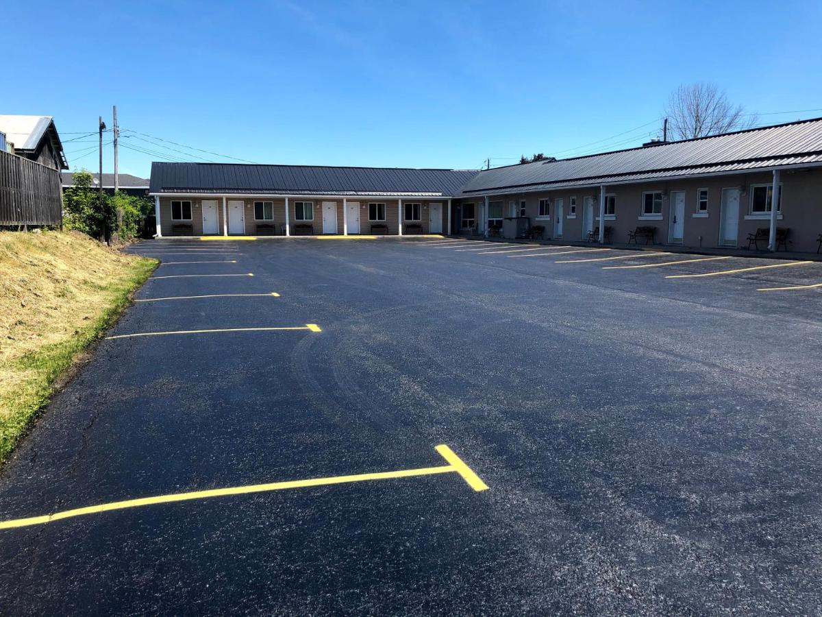 Perth Plaza Inn & Suites エクステリア 写真