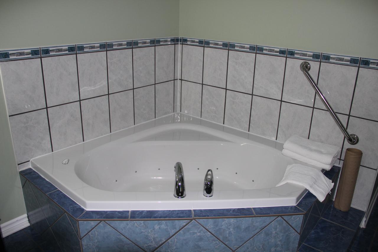 Perth Plaza Inn & Suites エクステリア 写真