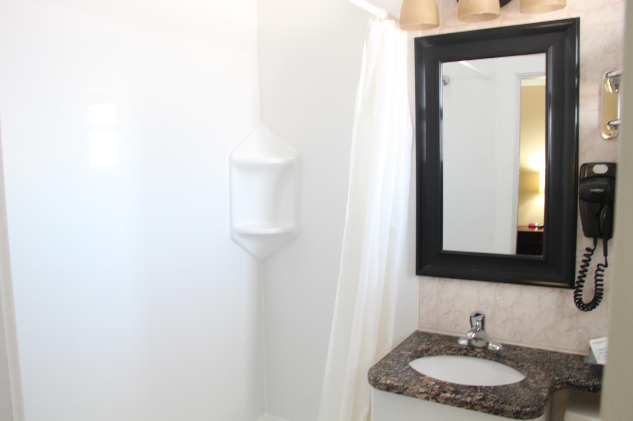 Perth Plaza Inn & Suites エクステリア 写真